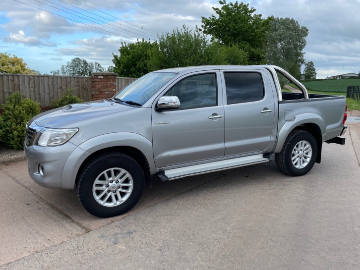 Toyota Hi-Lux Invincible 3.0LT diesel