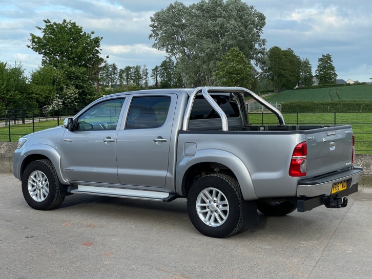 Toyota Hi-Lux Invincible 3.0LT diesel