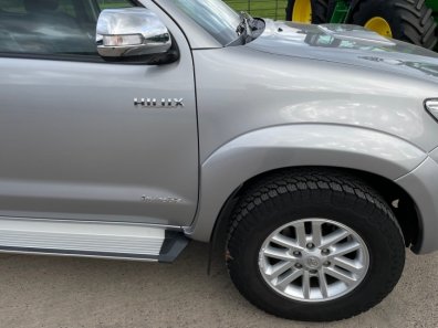 Toyota Hi-Lux Invincible 3.0LT diesel
