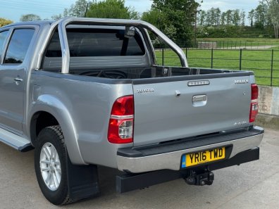 Toyota Hi-Lux Invincible 3.0LT diesel