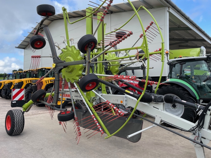 Claas Liner 2900 twin rotor rake