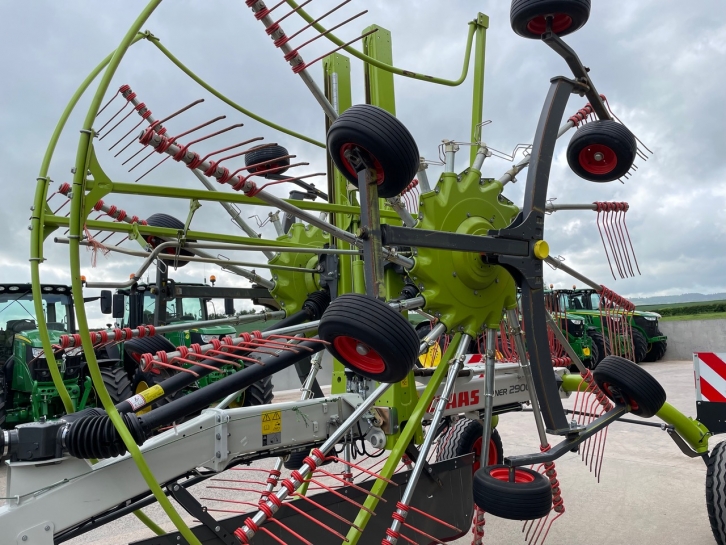 Claas Liner 2900 twin rotor rake