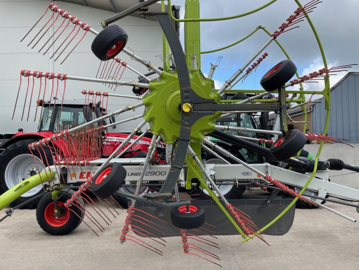 Claas Liner 2900 twin rotor rake