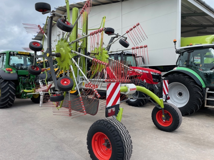 Claas Liner 2900 twin rotor rake