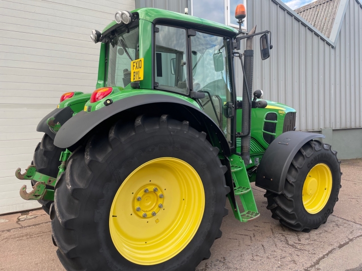 John Deere 6930