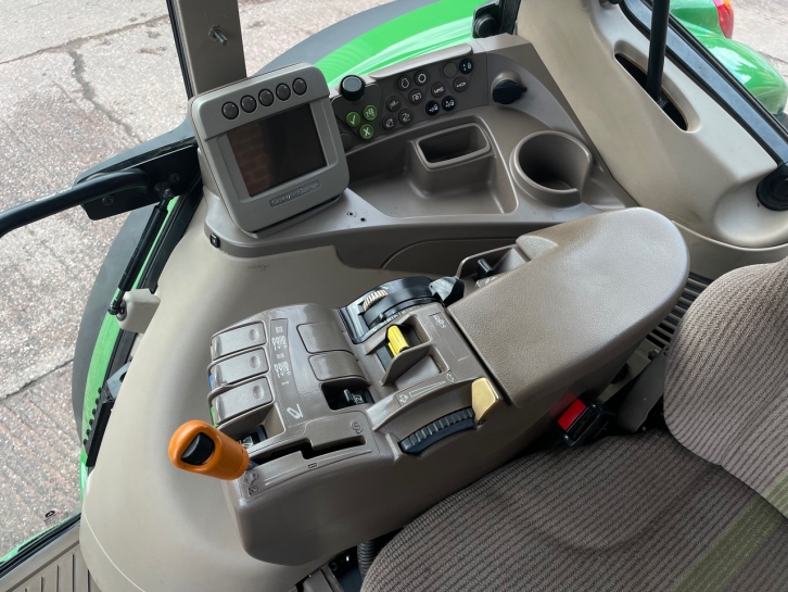 John Deere 6930
