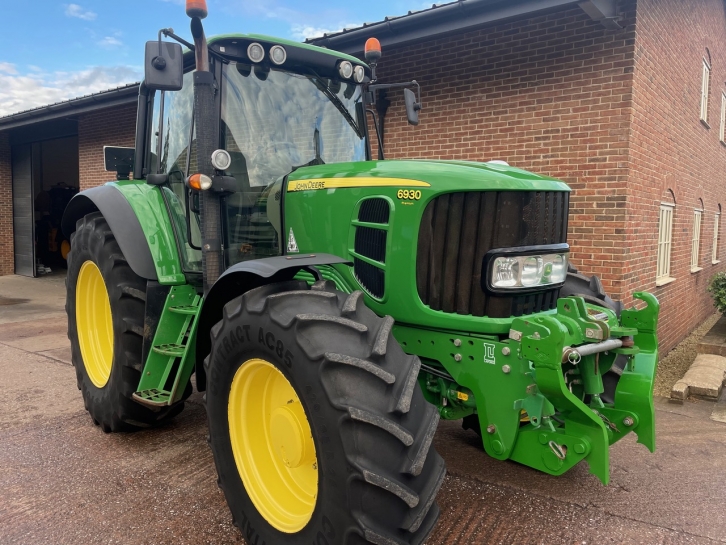 John Deere 6930
