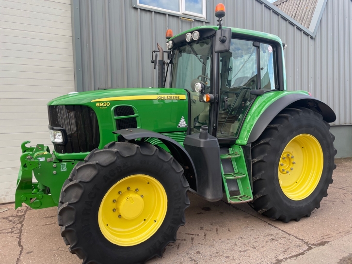 John Deere 6930
