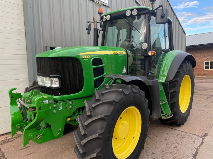 John Deere 6930