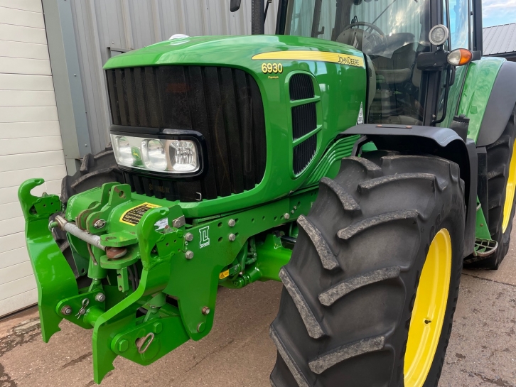 John Deere 6930