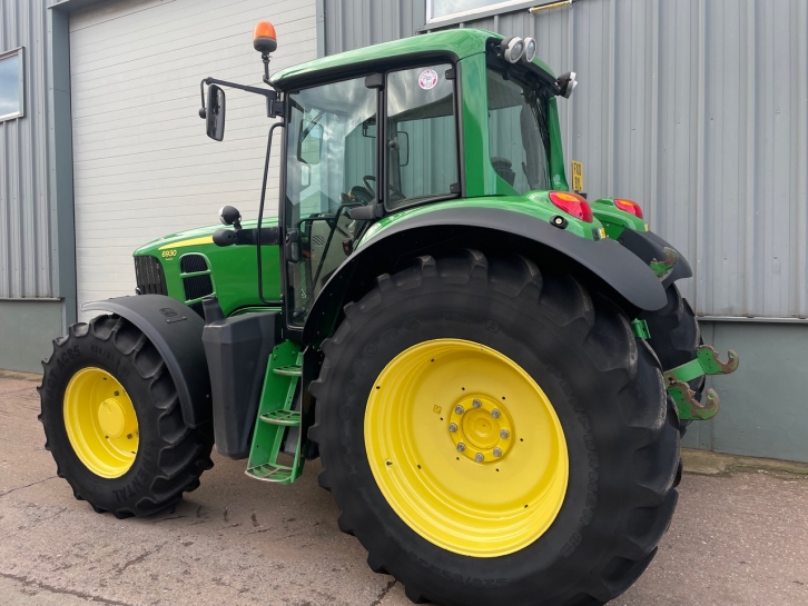 John Deere 6930