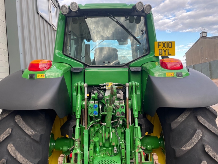 John Deere 6930