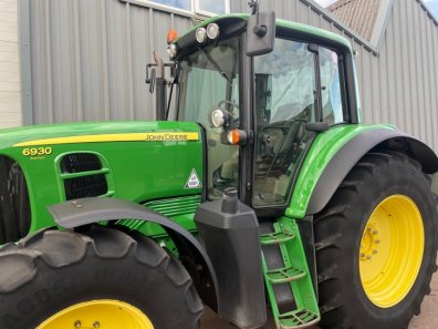 John Deere 6930