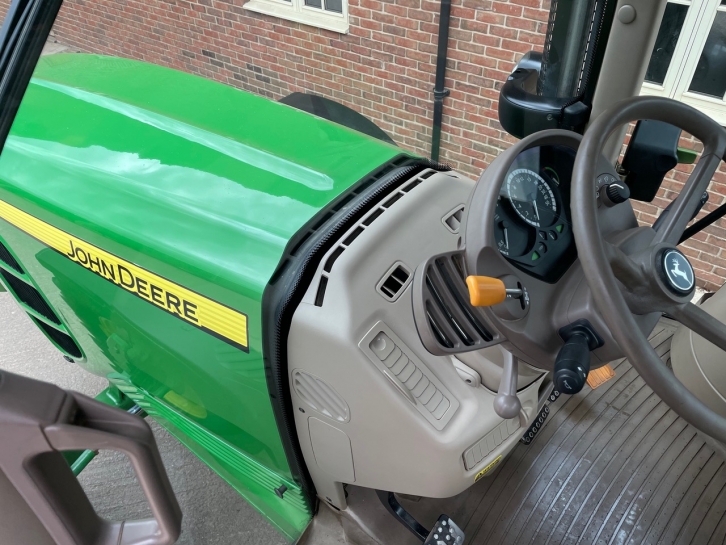 John Deere 6630