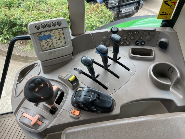 John Deere 6630
