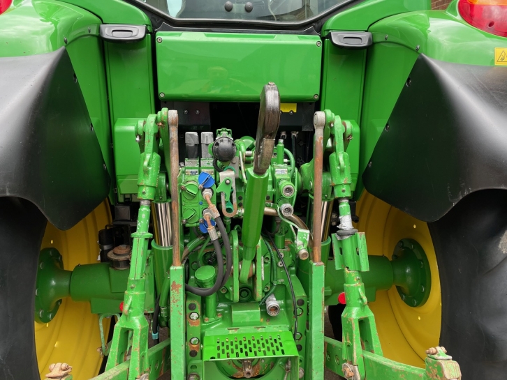 John Deere 6630