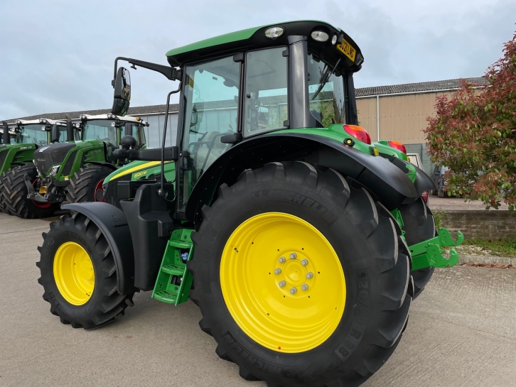 John Deere 6120M