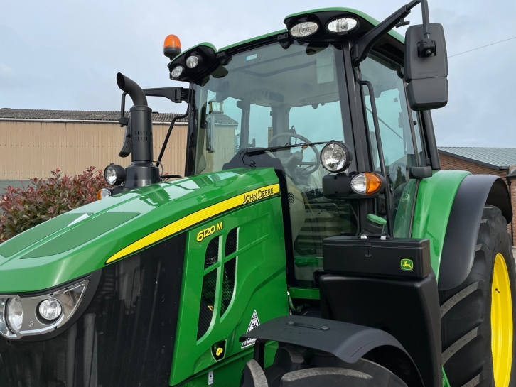 John Deere 6120M
