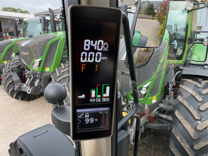 John Deere 6120M