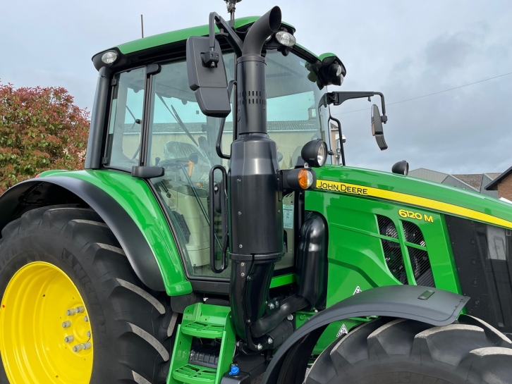 John Deere 6120M