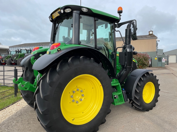 John Deere 6120M