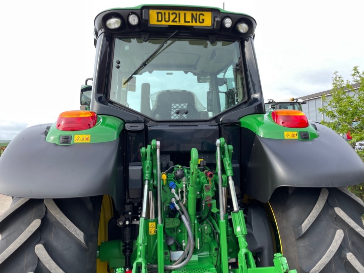 John Deere 6120M