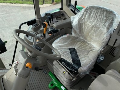 John Deere 6120M