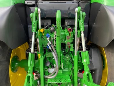 John Deere 6120M