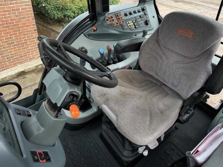 Valtra N143 Hi-Tec