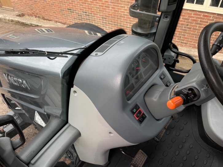 Valtra N143 Hi-Tec