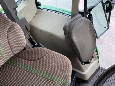 John Deere 6910
