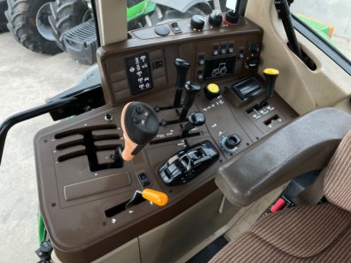 John Deere 6910