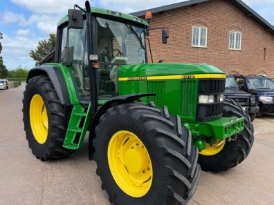 John Deere 6910