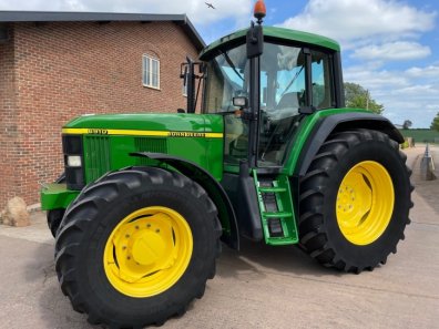 John Deere 6910