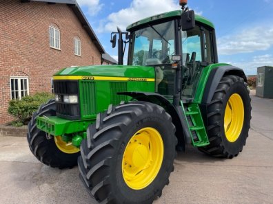 John Deere 6910