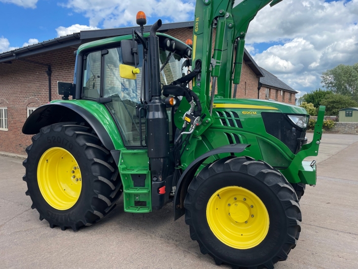 John Deere 6120M