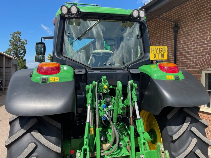 John Deere 6120M