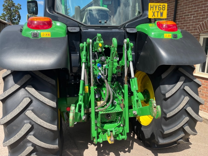 John Deere 6120M