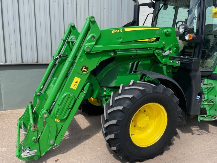 John Deere 6120M