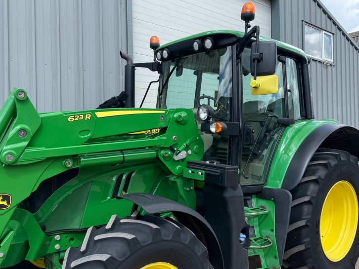 John Deere 6120M