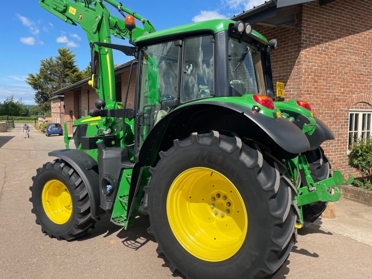 John Deere 6120M