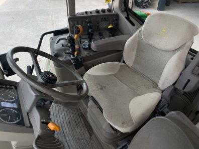 John Deere 6120M