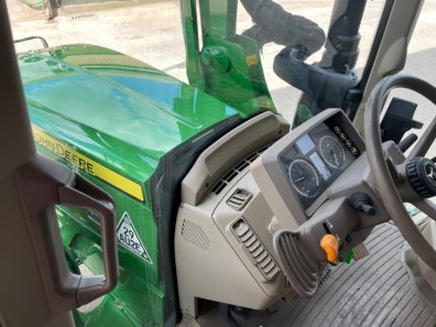 John Deere 6120M
