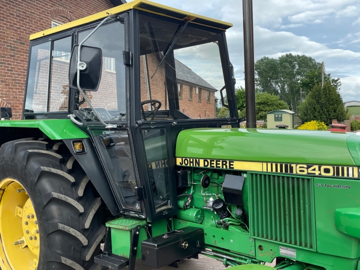 John Deere 1640