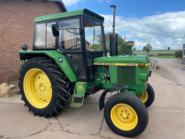 John Deere 2130