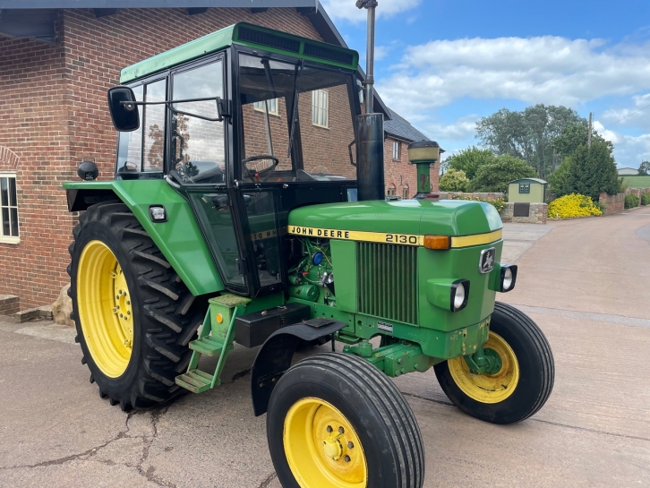 John Deere 2130