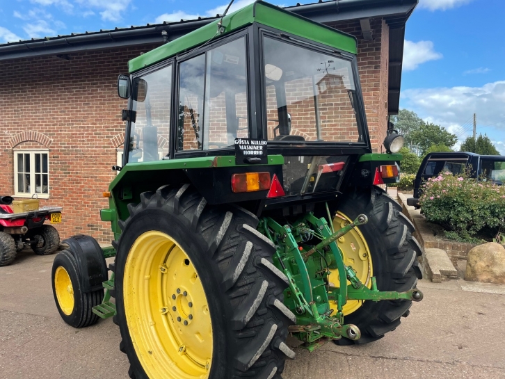 John Deere 2130