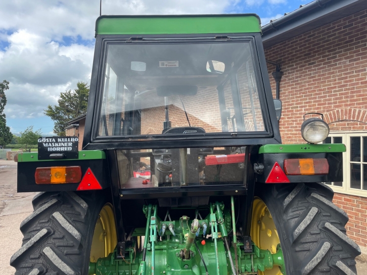 John Deere 2130