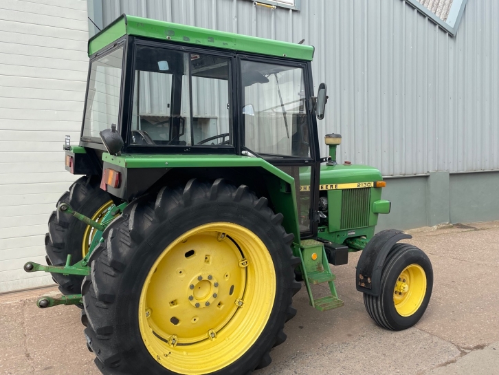 John Deere 2130