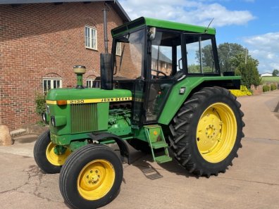 John Deere 2130